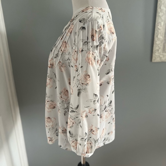 Skies Are Blue Floral Top - Picture 4 of 15